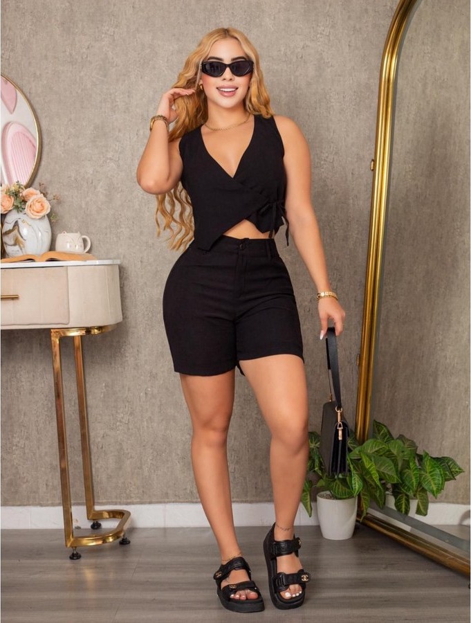 Karen Ariza modelando para Maemi