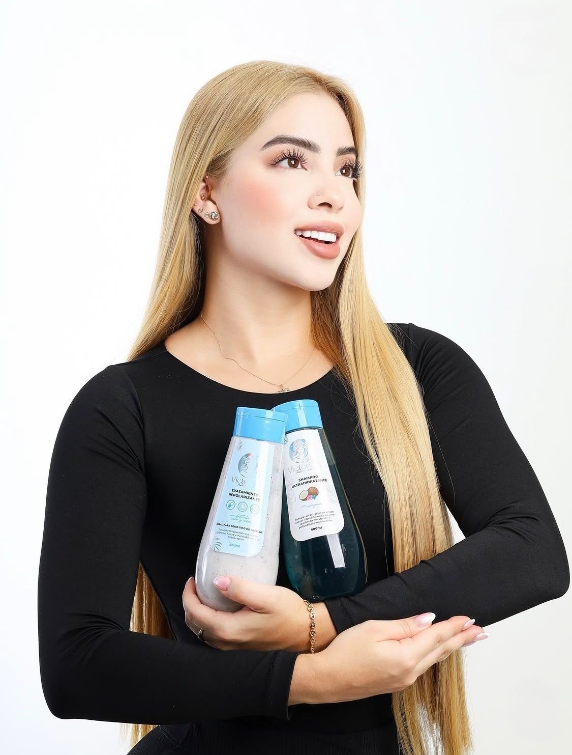 Karen Ariza con productos Victoria Hair Care