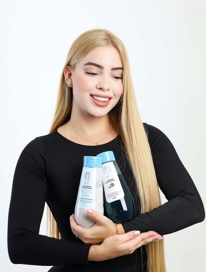 Karen Ariza con tratamiento Victoria Hair Care